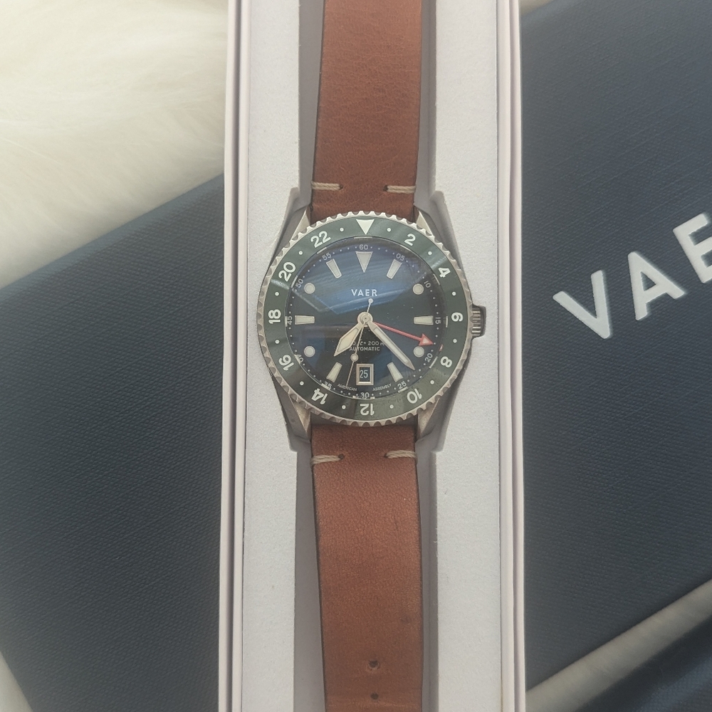 Vaer G5 Meridian Green 39mm GMT